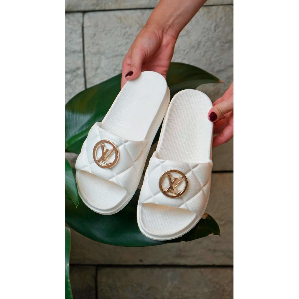 Chinelo Feminino Nuvem Metalassê Tendencia 2026 - Imagem 4