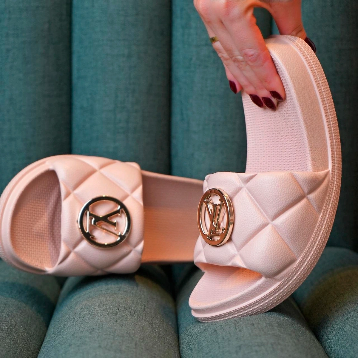 Chinelo Feminino Nuvem Metalassê Tendencia 2026 - Imagem 8